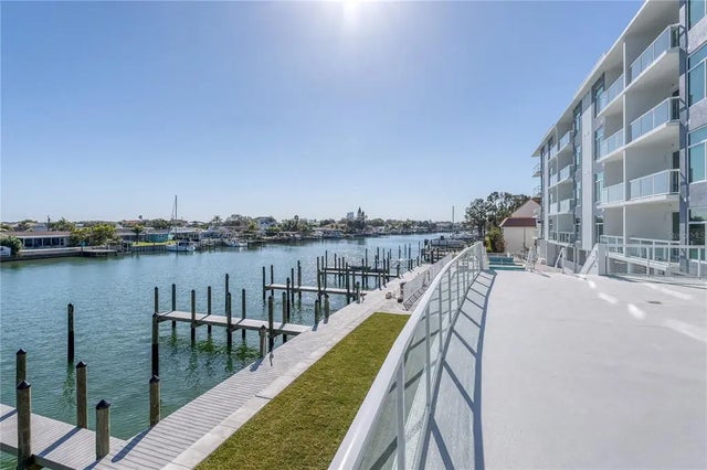 415 Island Way 204, CLEARWATER BEACH