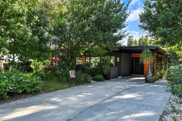 131 W Lauren Court, FERN PARK