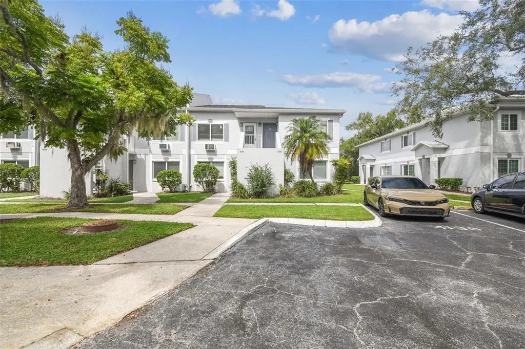 4131 Dolphin Drive 4131, TAMPA