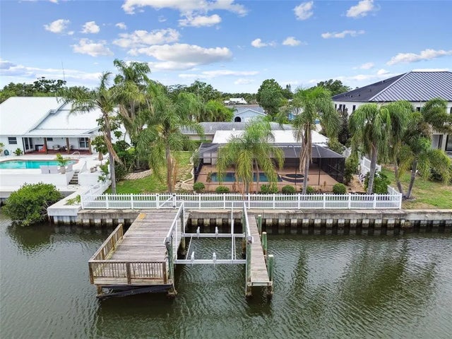 3921 E Eden Roc Circle, TAMPA