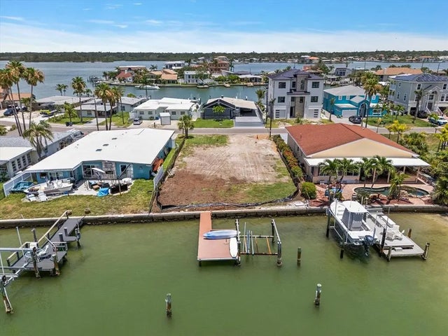 16106 5th Street E, REDINGTON BEACH