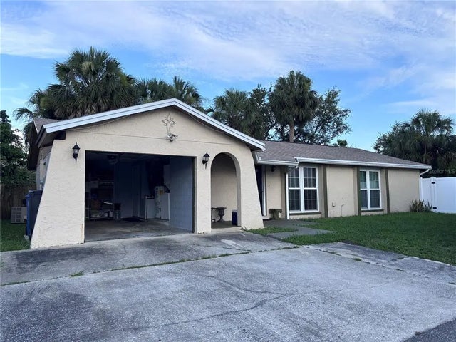 10102 Missy Court, TAMPA