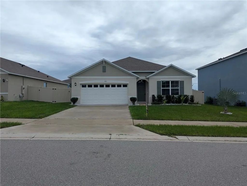 1903 Henin Circle, TAVARES