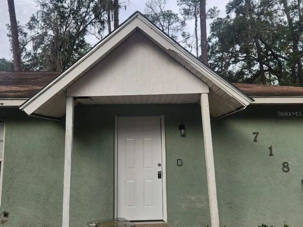 718 Pineville Lane, LAKELAND