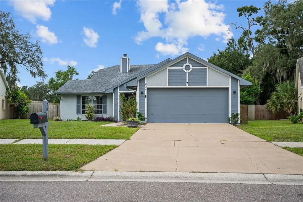 2041 Shadow Pine Drive, BRANDON