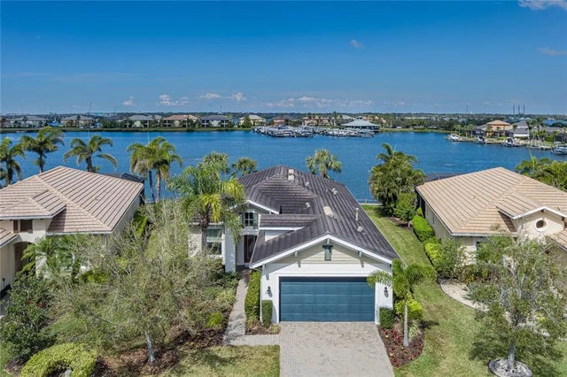 5040 Lake Overlook Avenue, BRADENTON