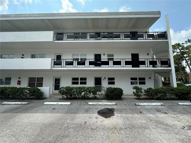 100 El Camino Dr 104, WINTER HAVEN