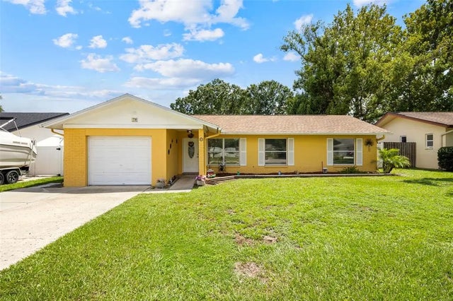 712 Gateway Lane, TAMPA