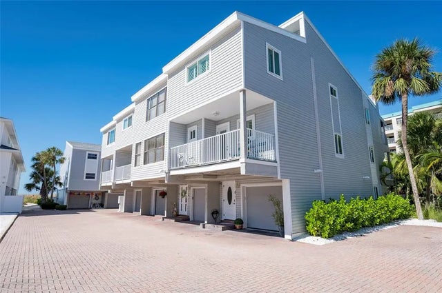 12274 1st Street W 8, TREASURE ISLAND