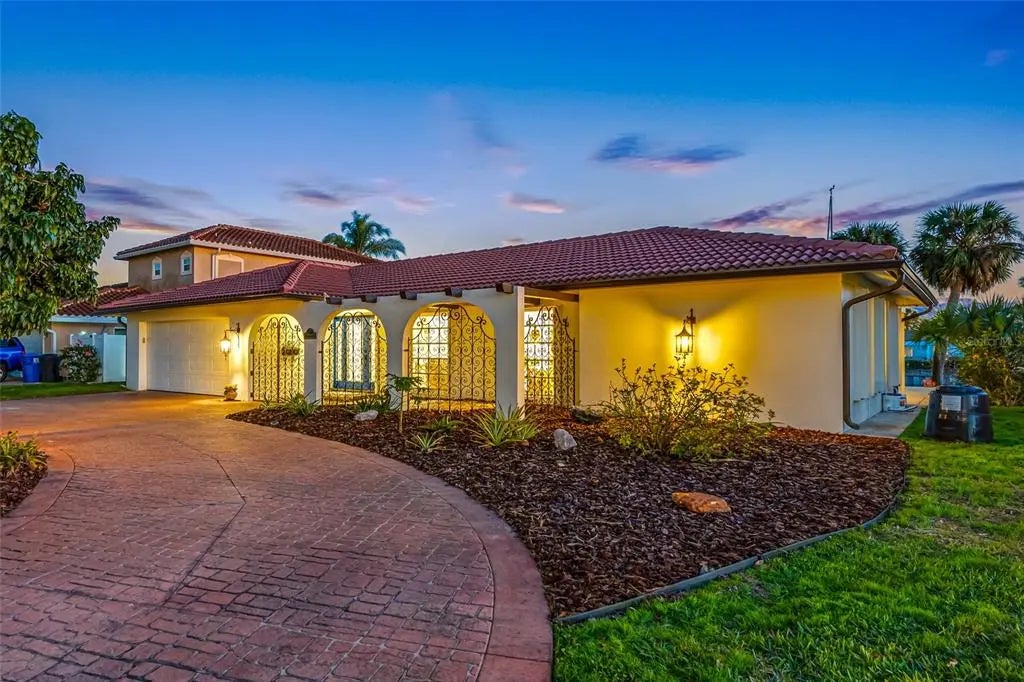 4372 46th Avenue S, ST PETERSBURG