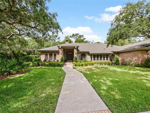 554 Estates Place, LONGWOOD