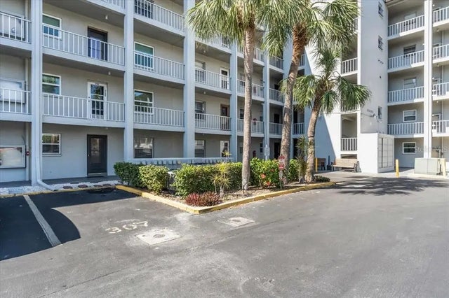 3050 Lake Bayshore Drive O-108, BRADENTON