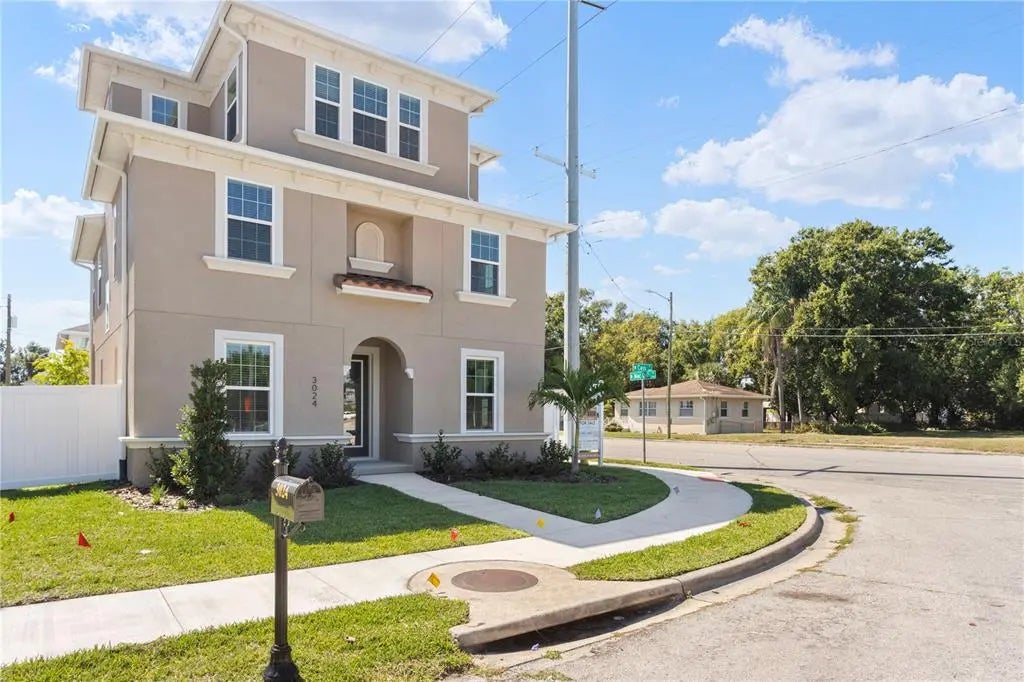3024 W Cass Street, TAMPA