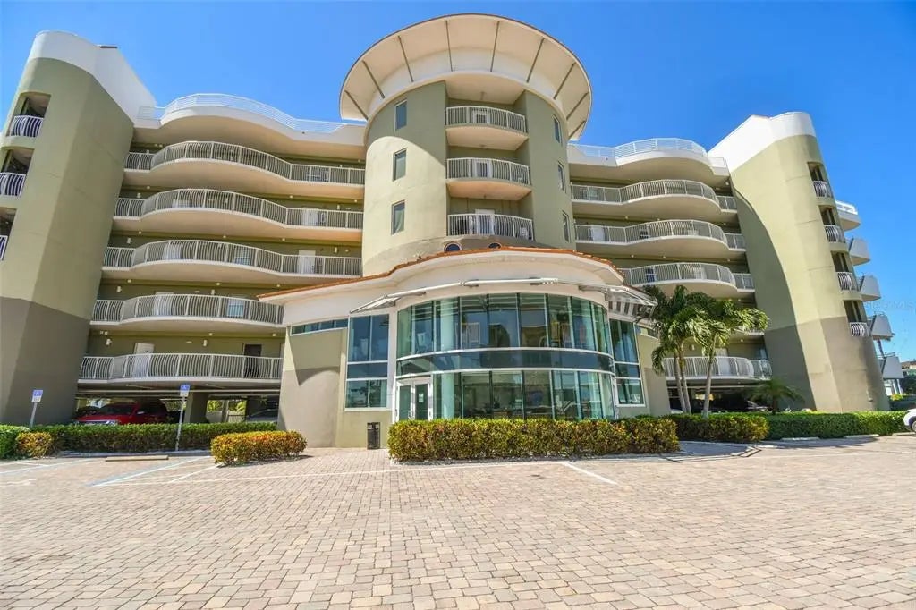 11605 Gulf Boulevard 208, TREASURE ISLAND