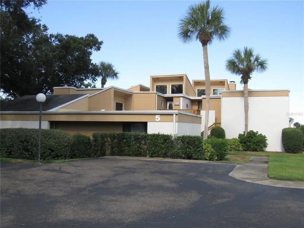 1051 S Highland Street 5e, MOUNT DORA