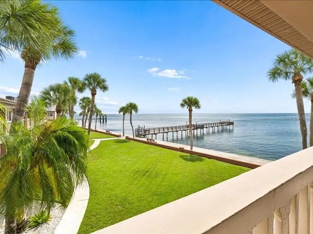 650 Pinellas Point Drive S 240, ST. PETERSBURG