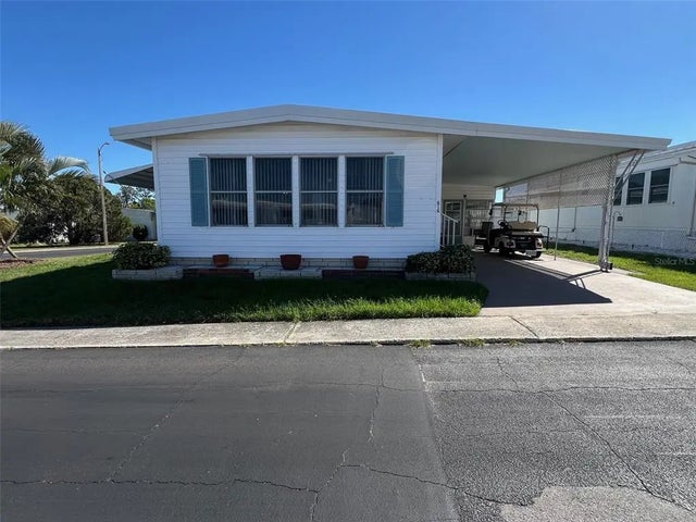 616 Queen Palm Street, LARGO