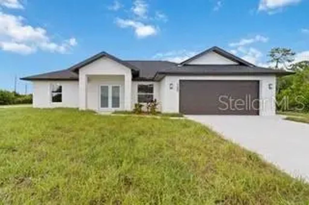 100 Abbott Court, ROTONDA WEST