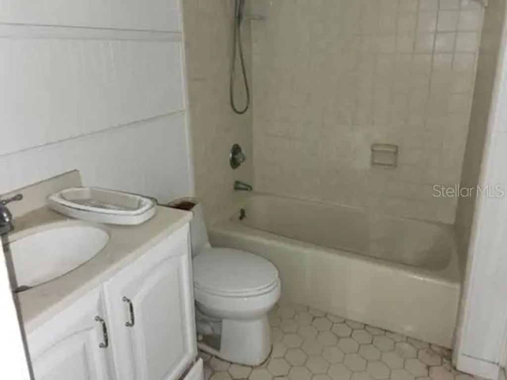 11 of 13 - 270 Amberwood Court, ORMOND BEACH, FL