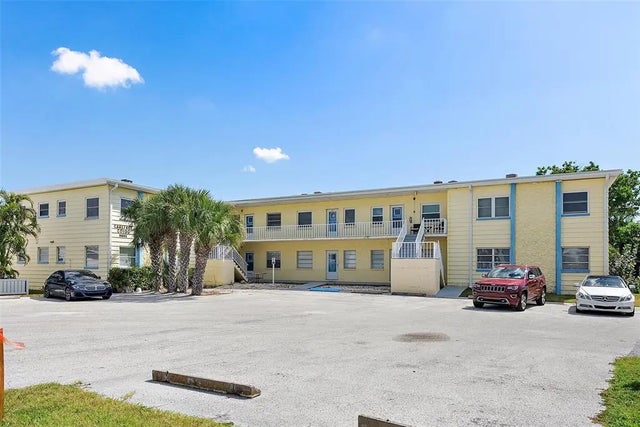 9895 1st Street E 9, TREASURE ISLAND