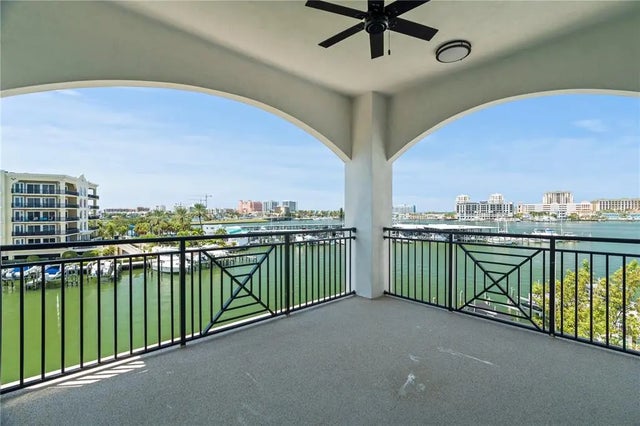 211 Dolphin Point 202, CLEARWATER BEACH
