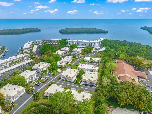 542 Sutton Place, LONGBOAT KEY