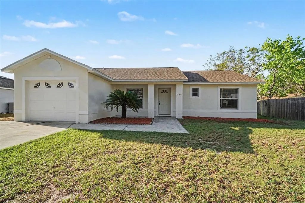 724 E 11th Avenue, MOUNT DORA