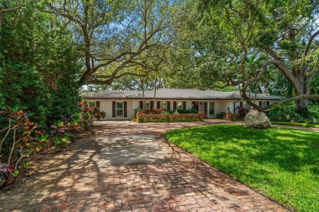 7 Rosery Lane, BELLEAIR