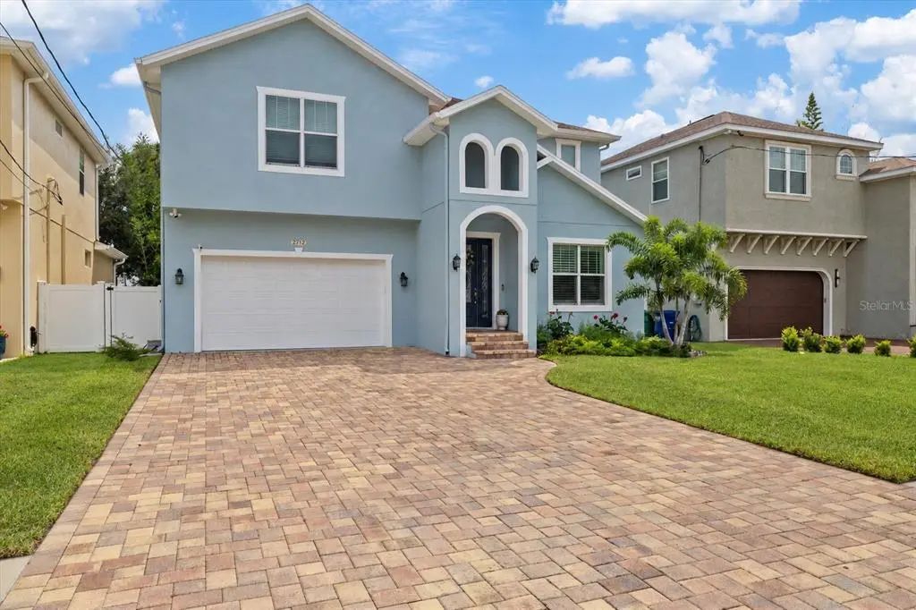 2712 W Gray Street, TAMPA