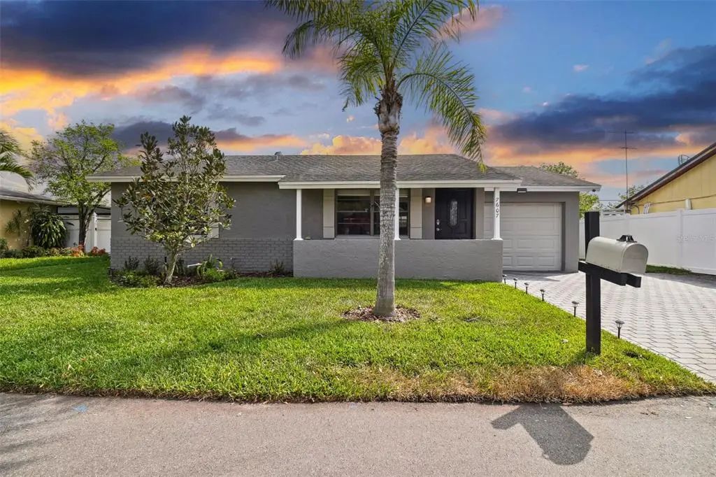 7607 Woodland Oaks Court, TAMPA