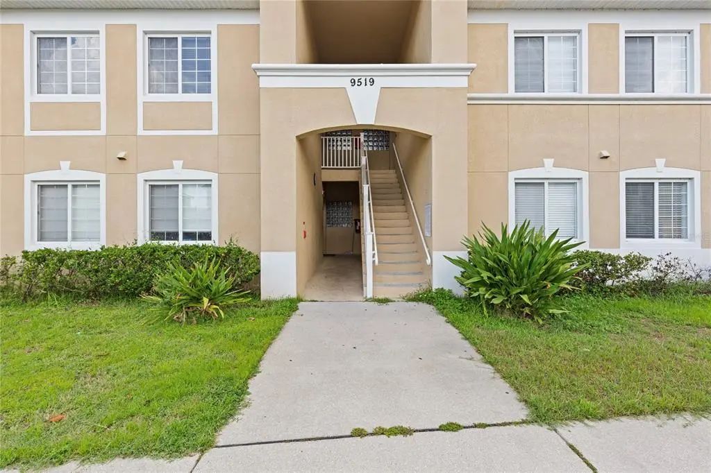 9519 Newdale Way 201, RIVERVIEW