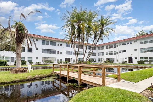 100 El Camino Drive 202, WINTER HAVEN