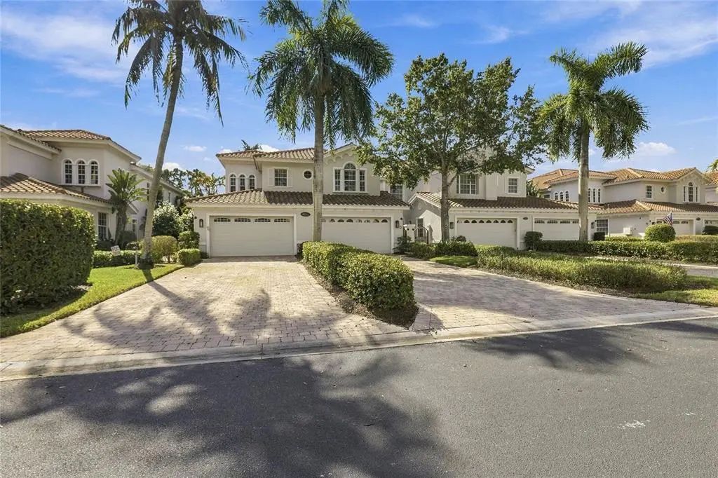 9010 Cascada Way 201, NAPLES