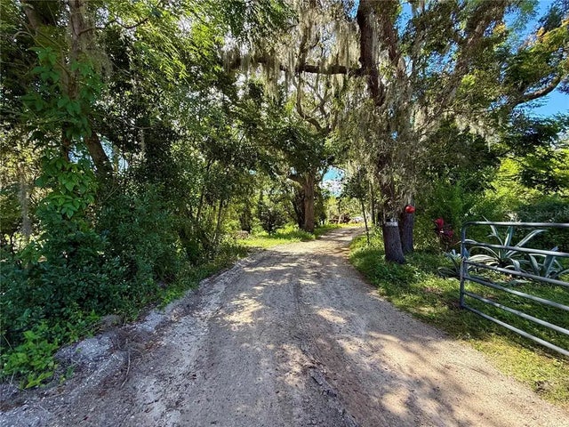 696 N Sunset Drive, MOUNT DORA