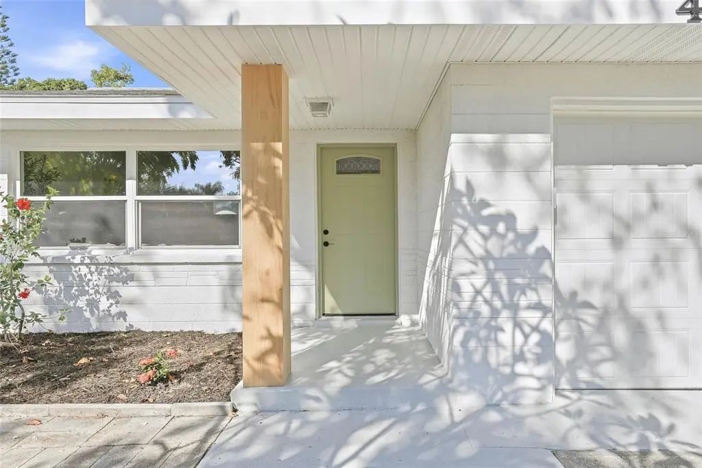 4720 Mohegan Road, ST. PETERSBURG