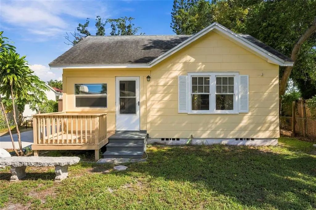 3939 45th Avenue N, ST. PETERSBURG