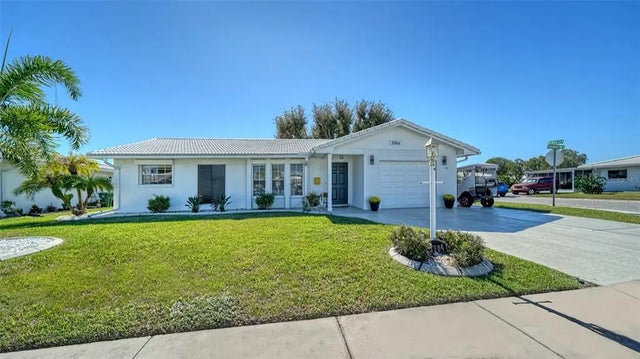 3904 Chinaberry Road, BRADENTON
