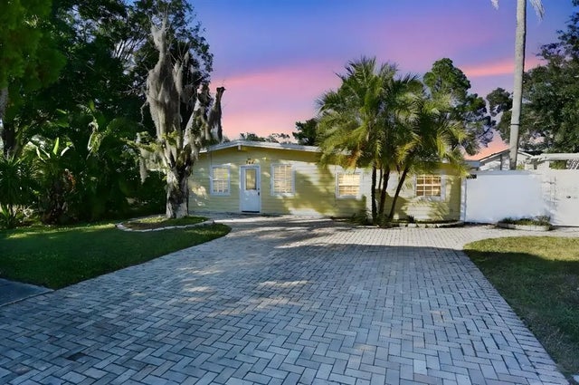 704 Buckingham Avenue W, OLDSMAR