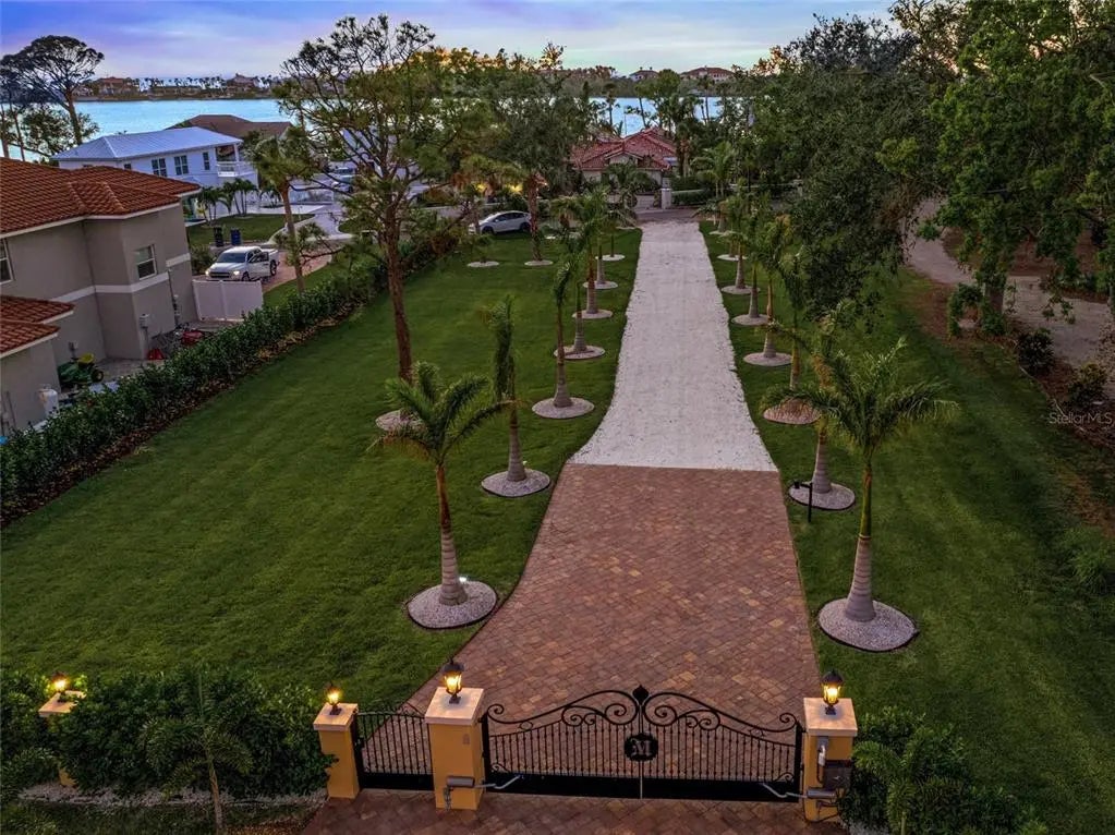 Gulf Shores Realty: 5 8419b32556bc9082b16b3c6c4aceeb4d l