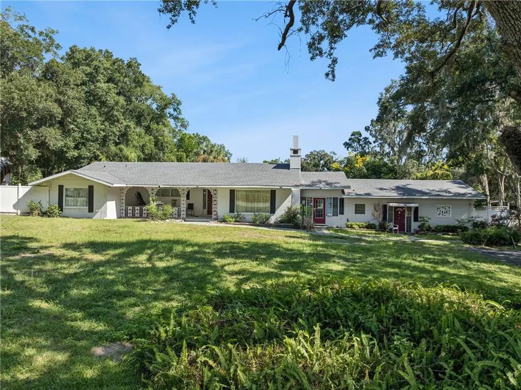 1505 E Crooked Lake Drive, EUSTIS
