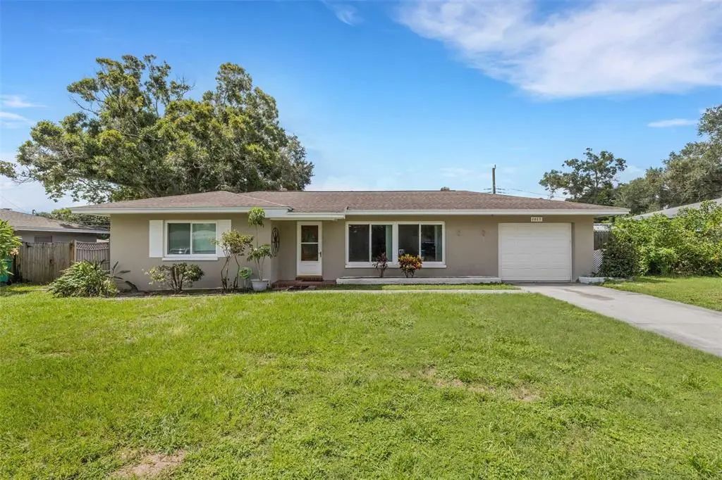 1615 Pinewood Drive, CLEARWATER