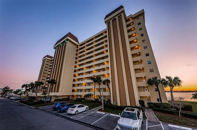 4525 Cove Circle 705, ST PETERSBURG