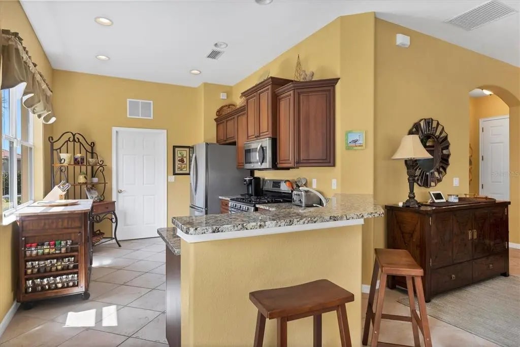 Gulf Shores Realty: 10 69020fe9652365f29f18abeee4776b1a l