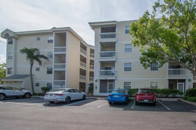 6817 Stones Throw Circle N 17203, ST PETERSBURG