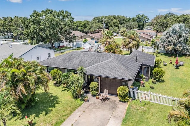 250 Lake Palms Drive, LARGO