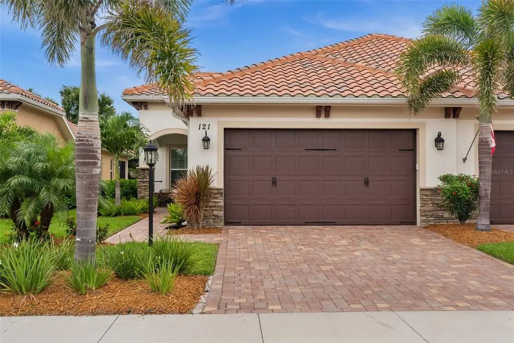 121 Colebrook Court, VENICE