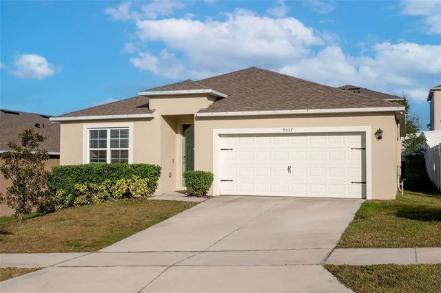 9537 Black Walnut Drive, CLERMONT
