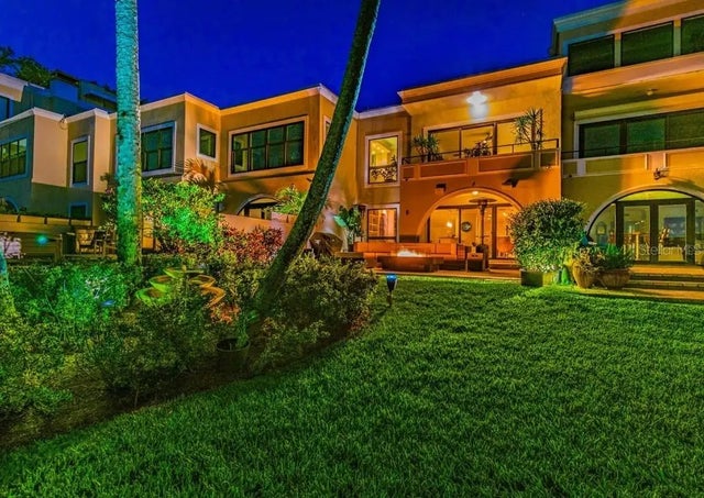 2813 W Hawthorne Road, TAMPA