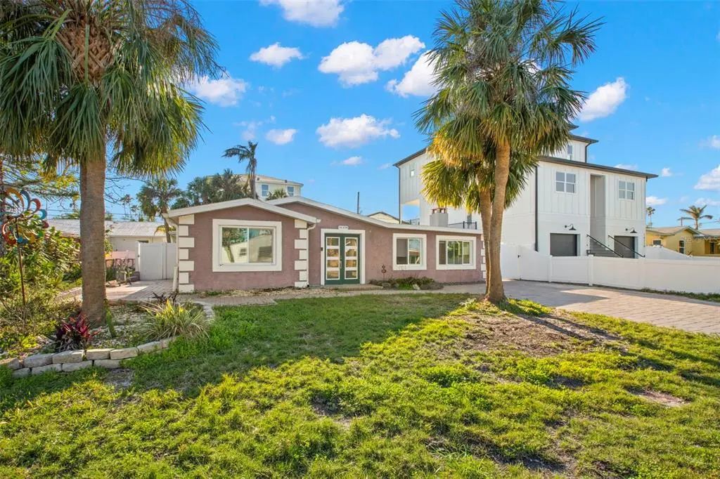 16208 3rd Street E, REDINGTON BEACH