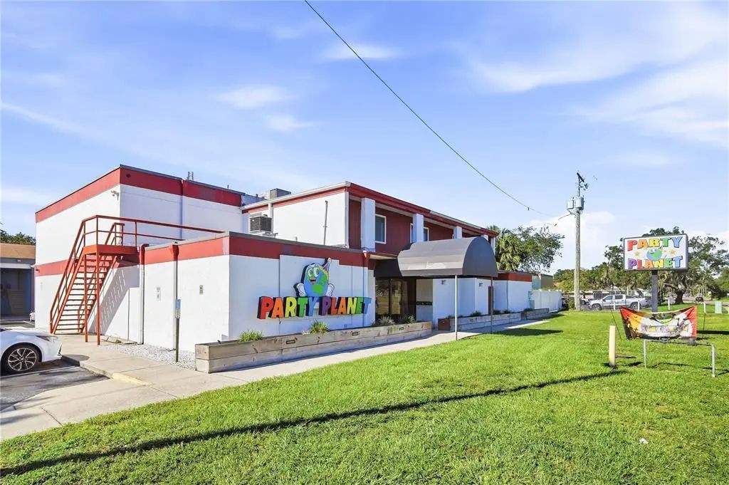 939 Oakfield Drive, BRANDON